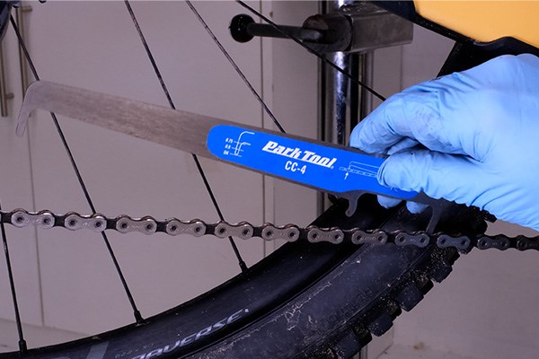 checking chain wear on specialized kenevo with parktool chain checker